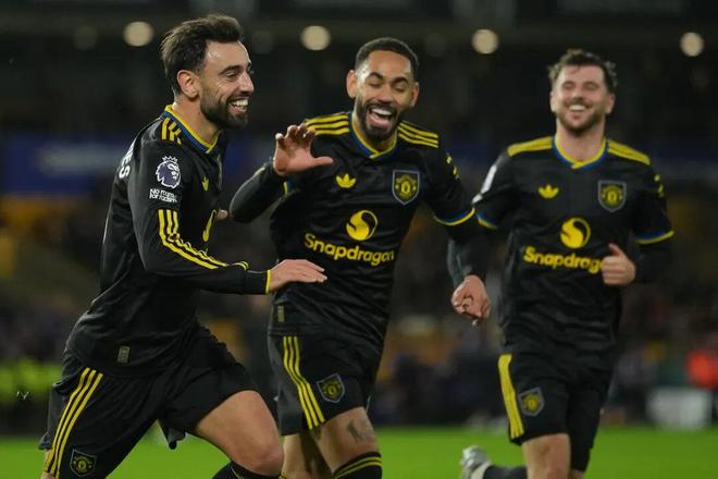 一战成名!曼联19岁中卫闪耀英超 他从约罗手中抢走首发 一战成名!曼联19岁中卫闪耀英超 他从约罗手中抢走首发