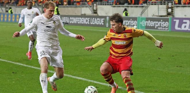 波兰媒体：巴萨、曼城和切尔西考察波兰17岁小将皮图谢夫斯基