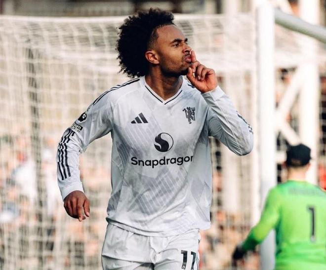 天空记者：齐尔克泽想继续留在曼联并为自己的位置而战