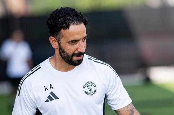 记者：马奎尔、德利赫特和谢什科缺席训练，杰克-弗莱彻参与