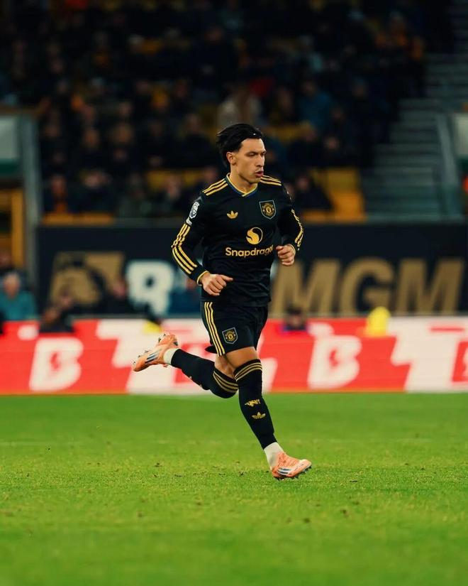 阿莫林:利马给后防线带来的那种掌控力是教不出来的 阿莫林:利马给后防线带来的那种掌控力是教不出来的