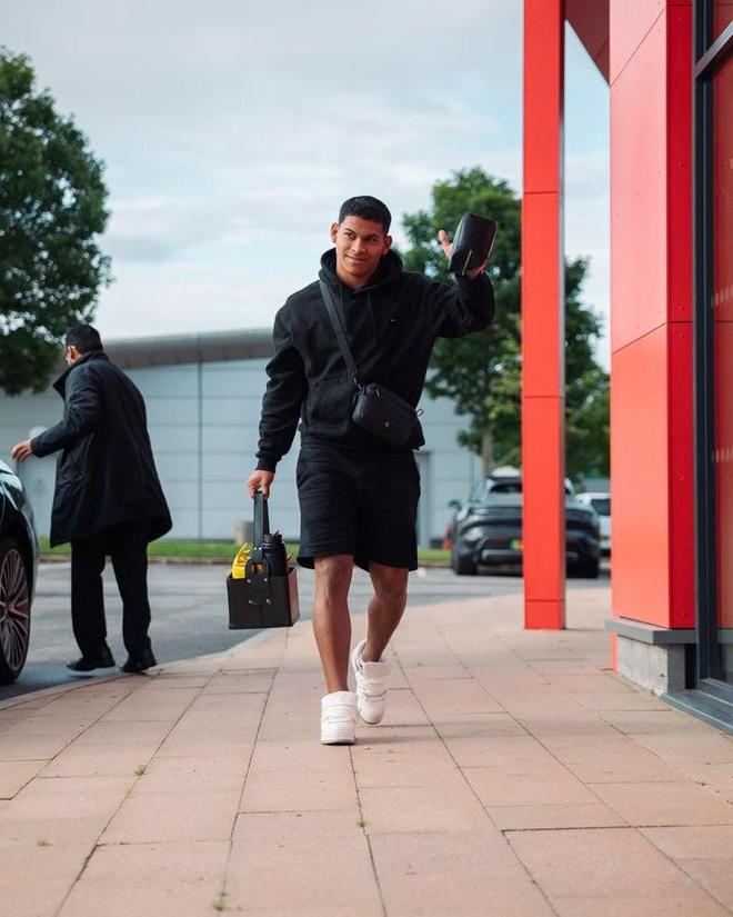 莱昂经纪人：冬窗是否外租还不确定，他在曼联U21有稳定出场