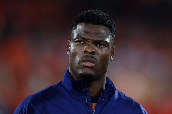 意媒：邓弗里斯的经纪人已换为巴拉特，为转会英超豪门做准备