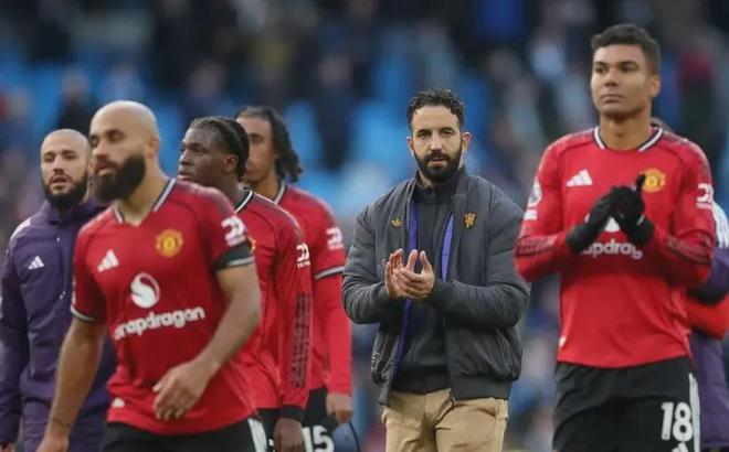 “冷脸判官”阿莫林，如何管理曼联更衣室？