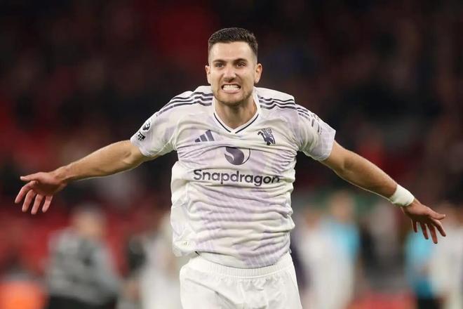 TA：达洛特展现了极高的职业素养，他是曼联重建期的重要拼图