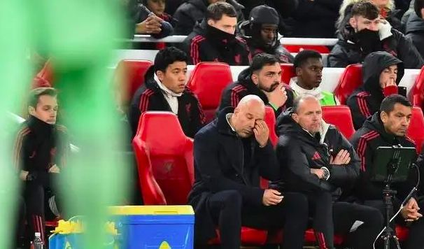 效仿C罗是自讨苦吃！萨拉赫斯洛特终于和解，利物浦复兴该靠谁？