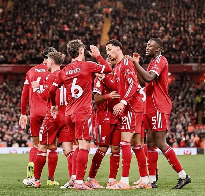 2:0！萨拉赫解禁复出助攻，新援双响+破英超纪录，利物浦状态回暖