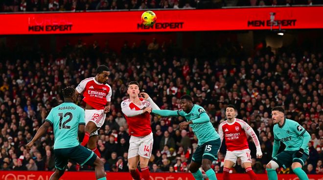 英超2-1神剧情 90分钟被扳平 补时绝杀 13.1亿豪门送垫底队10连败