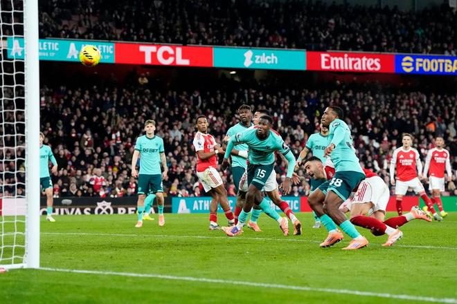 狼队连续20场英超不胜+9连败，均创下队史联赛纪录