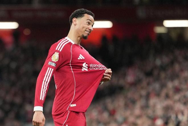 足坛一夜动态：萨拉赫独享英超第1，巴萨7连胜领跑，枪手绝杀鱼腩