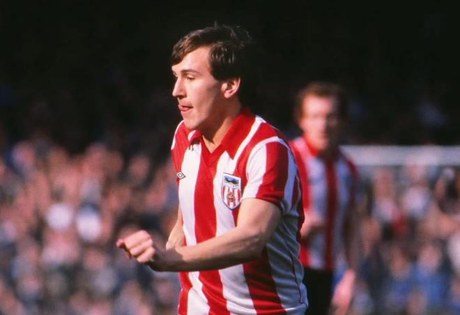 和白血病抗争多年，68岁桑德兰名宿罗威尔在德比战前一天去世