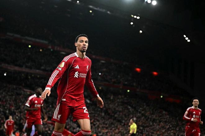 埃基蒂克利物浦生涯前10次英超首发7球，队史仅次于斯图里奇