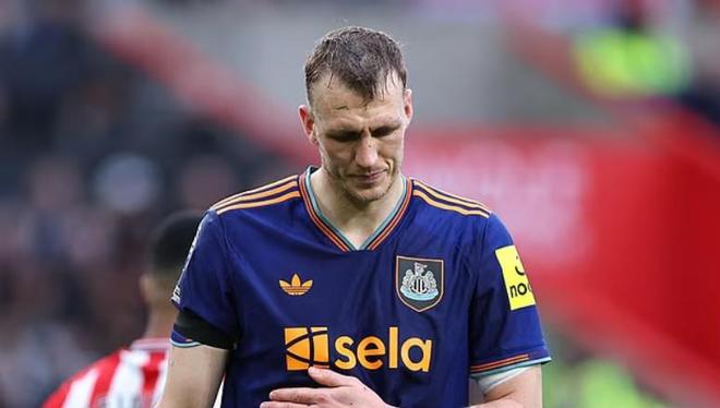 邮报：纽卡中卫丹-伯恩遭遇肺穿孔和肋骨骨折，将缺阵六周