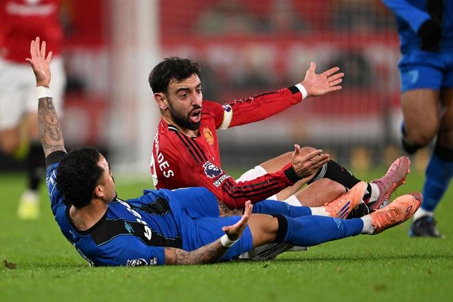 体坛联播｜曼联互捅局4比4战平伯恩茅斯，罗马小胜黑马科莫