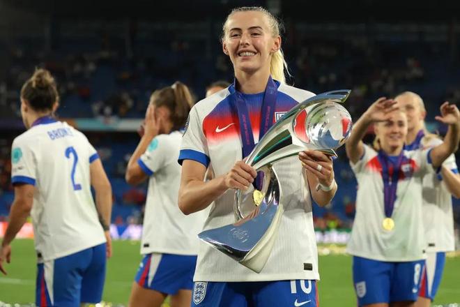 凯莉：从曼城去枪手女足前我深受焦虑困扰，还一直掉头发