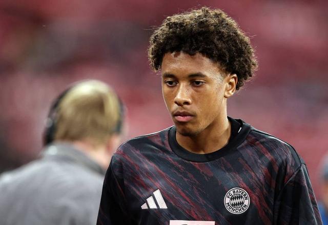 镜报：拜仁16岁中卫基亚拉的父亲上周和曼城、切尔西会面