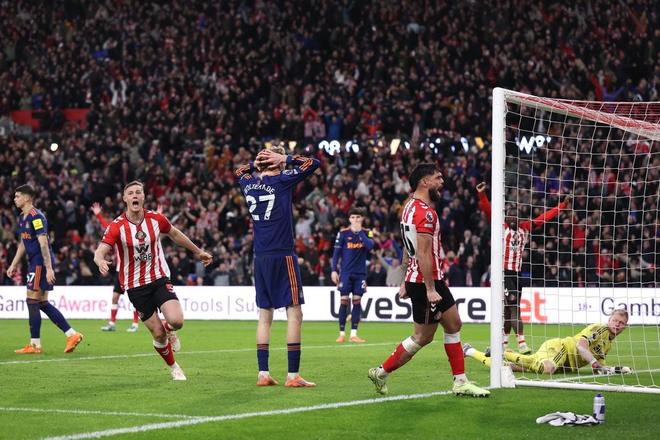 本轮英超已经出现4粒乌龙，为06-07赛季以来单轮乌龙球第二多