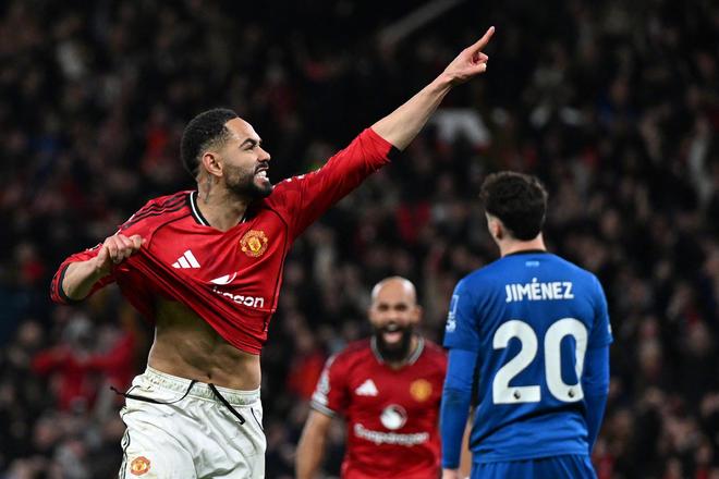 三后卫开场四后卫收局，阿莫林都变了而曼联还是一言难尽