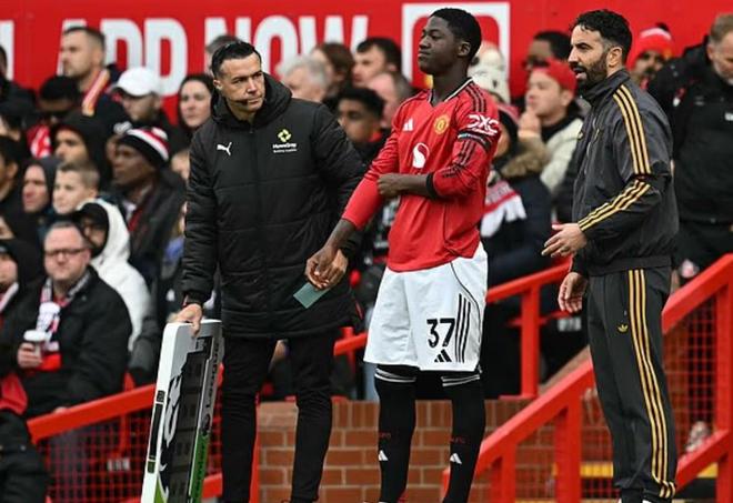 电讯报：曼联内部有人对梅努的可能离队感到非常不安