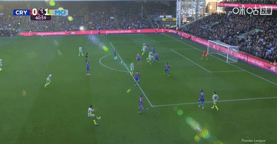 当哈兰德补齐头球短板之后，一个足球场上完美的现代中锋就此出现