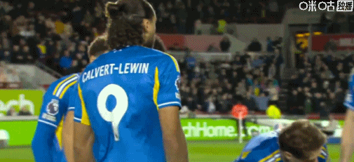 半场：布伦特福德0-0利兹联，主队获得点球因越位被取消