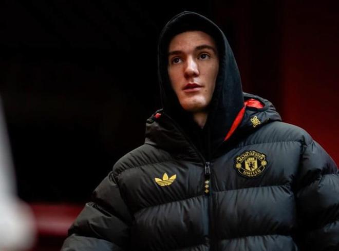 记者：在因伤病缺席曼联4场比赛后，谢什科本轮将重回替补席