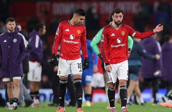 说了些啥？邮报：B费赛后与卡塞米罗、乌加特交流时显得不满