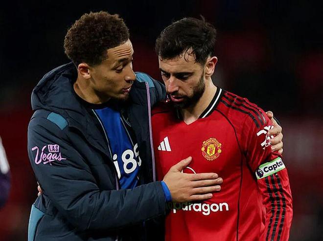 曼联4-4无缘前5！阿莫林改打四后卫却狂丢球，卡塞米罗染黄将停赛