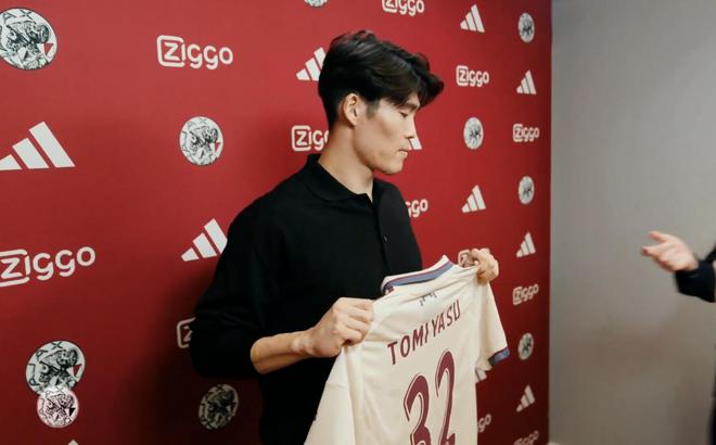 官方：富安健洋将在阿贾克斯身披32号球衣征战