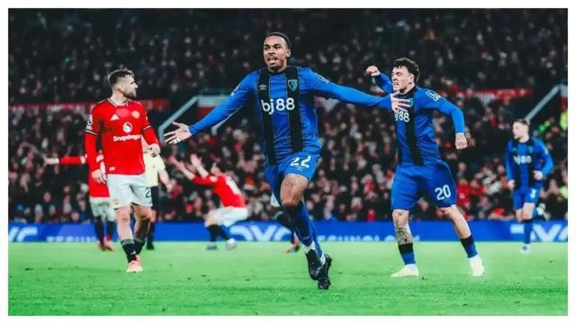 19岁天才绝平曼联一战成名！他是球二代 英超已轰5球