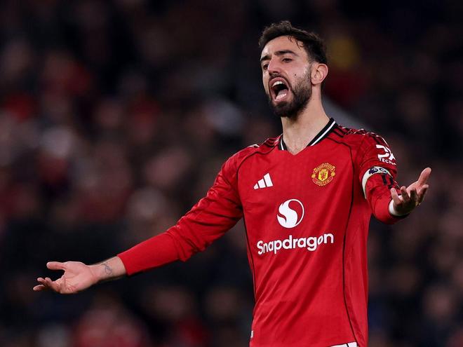 曼联中场要崩？B费赛季末离队，梅努无球可踢，引援名单已锁定3人