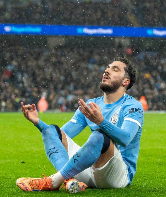 谢尔基世界波，萨维尼奥幸运球，曼城2-0小蜜蜂，夺6连胜四线争冠