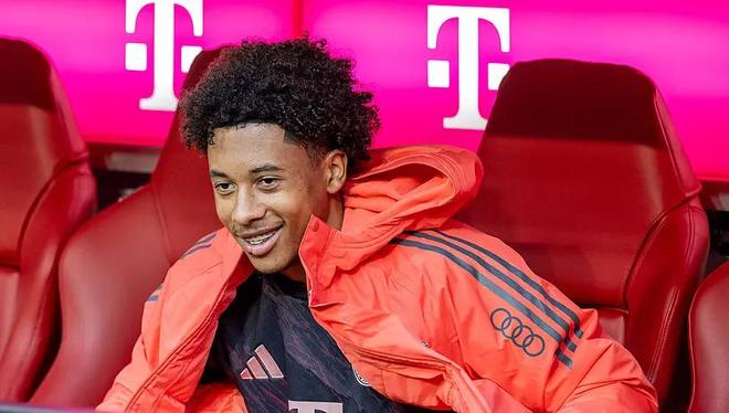 德媒:拜仁不会把16岁中卫基亚拉放走,他很快会签下一份长约 德媒:拜仁不会把16岁中卫基亚拉放走,他很快会签下一份长约