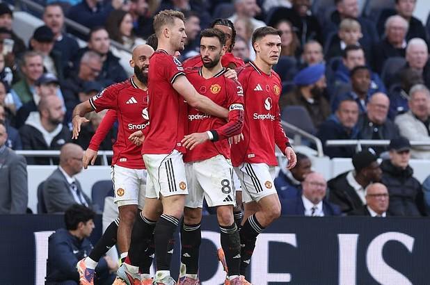 CIES列过去三年非门将出场时间TOP20：B费居首，巴尔韦德第二