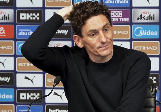 小蜜蜂主帅：胡桑诺夫应被罚下，裁判说犯规地点离球门太远