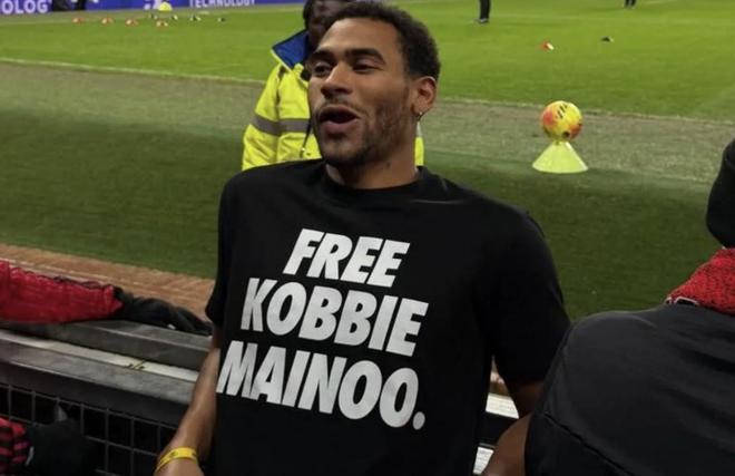 电讯报：曼联的年轻球员应懂哪怕感到不公也不应公开挑战教练