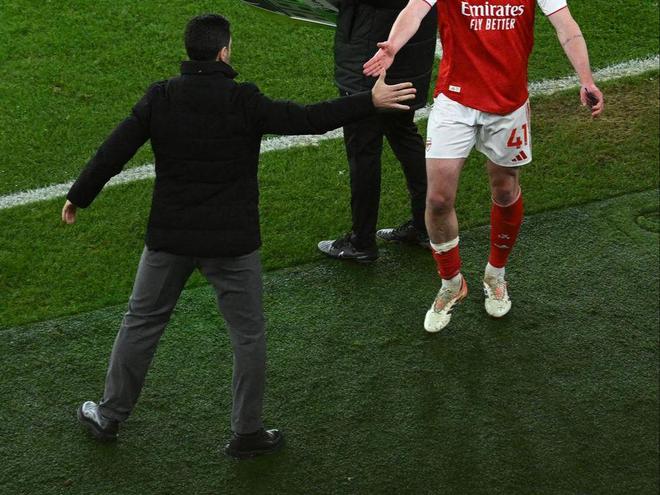 到了阿森纳传统节目掉队的阶段？当然不是了，这赛季阿森纳没对手