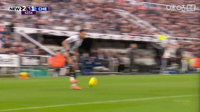 英超官方解释查洛巴撞倒戈登未判点：接触被认为是并肩护球动作
