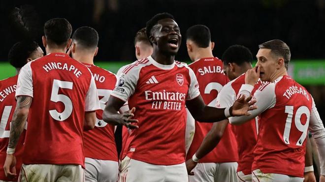 英超积分榜，阿森纳1:0夺回榜首，利物浦2:1攀升第五，水晶宫连败