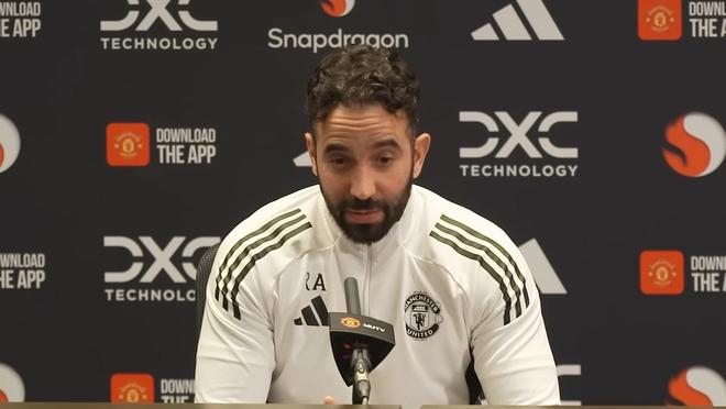 阿莫林：梅努坐板凳并不是什么坏事，C罗和鲁尼也坐过