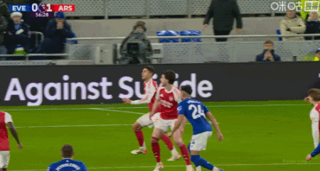 英超官方：VAR认定萨利巴对巴里的身体接触不足以判点