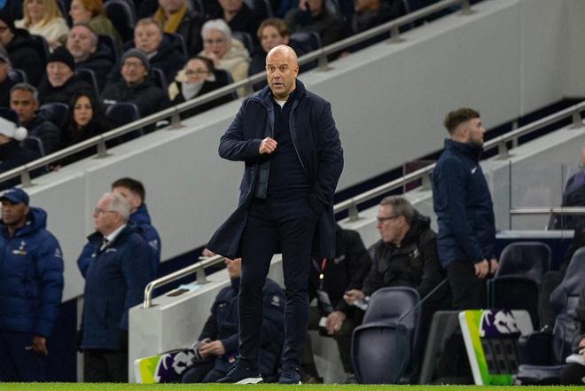 斯洛特：换下弗林蓬？他没有受伤；西蒙斯的红牌完全正确