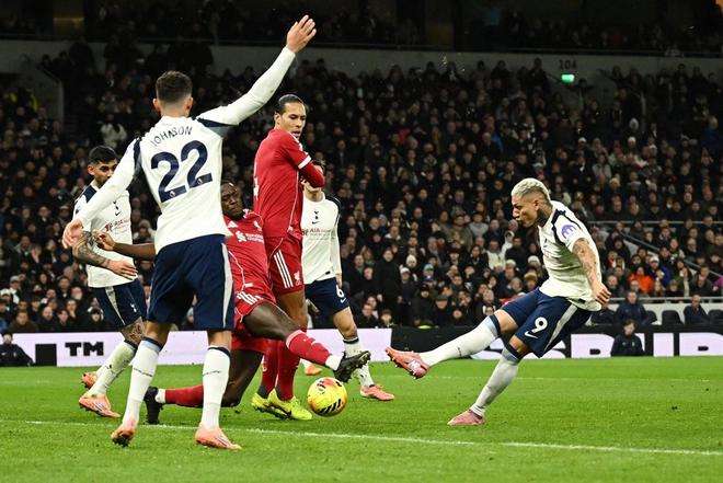 里沙利松在英超不敌利物浦的比赛中打入4球,与凯恩并列最多 里沙利松在英超不敌利物浦的比赛中打入4球,与凯恩并列最多