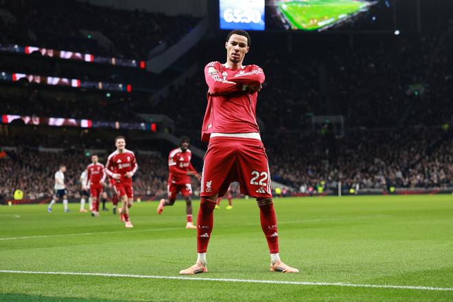 埃基蒂克本赛季英超有8个非点球进球，仅次于哈兰德