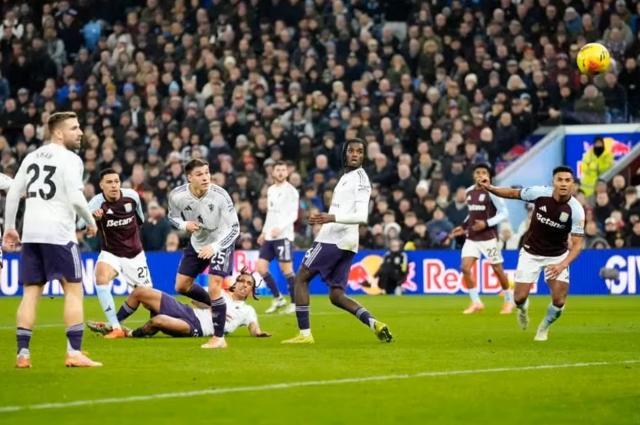 锋线持续挥霍中场一团乱麻 曼联即将“弹尽粮绝”？