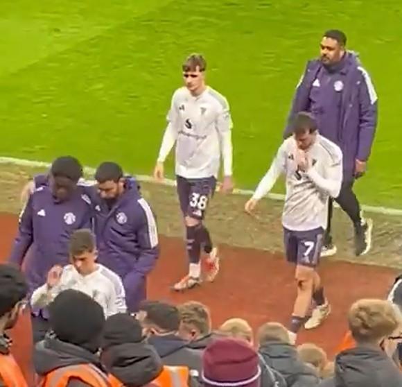 曼塔托首次入选一线队名单，赛后B费搂着他肩膀一起回更衣室