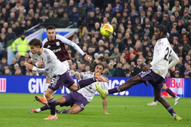 TA：罗杰斯完成了完美的个人表演，乌加特与他形成了鲜明对比