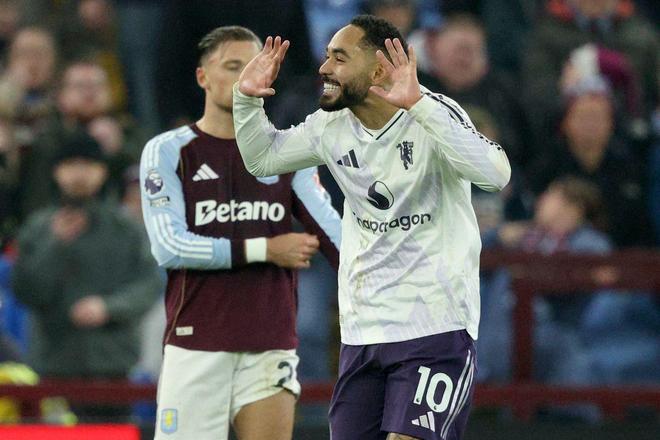 带不动，谢什科两分钟错失两次绝佳进球机会，库尼亚无奈抱头