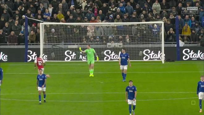 太阳报：皮克福德在比赛中疑似向廷贝尔竖中指