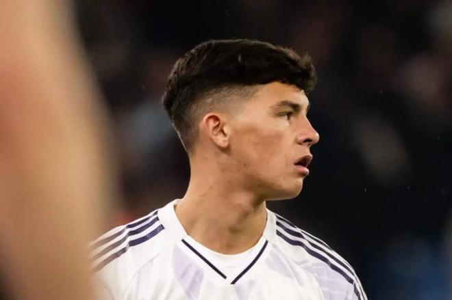 TA介绍小将谢伊-莱西：从拳台新星到曼联青训希望之光